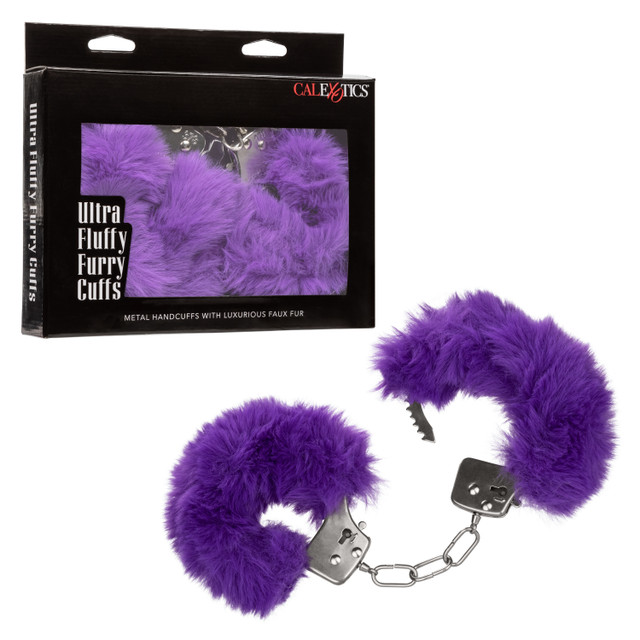 ULTRA FLUFFY FURRY CUFFS - Металлические наручники с искусственным мехом, 27,25 см (фиолетовый) - фото 1
