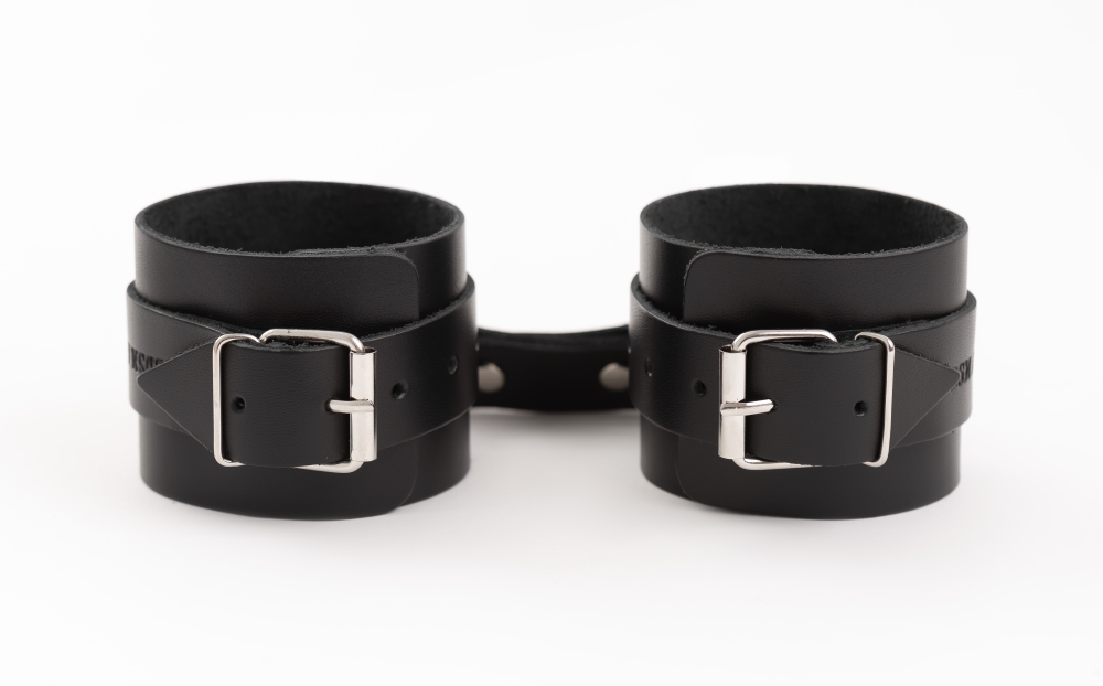 BDSM Арсенал Lady's Arsenal широкие наручники из натуральной кожи, OS (чёрный) - фото 1