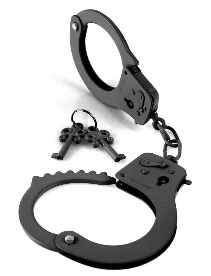 Черные металлические наручники от ero-shop
