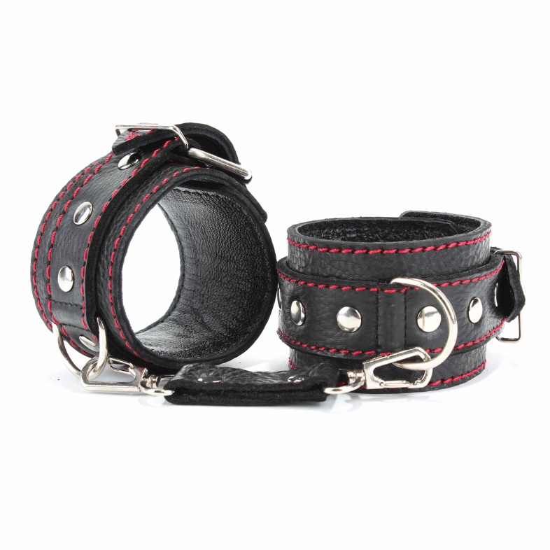 БДСМ Арсенал наручники из натуральной кожи с красной строчкой, на обхват от 13 до 23 см (чёрный) - фото 1