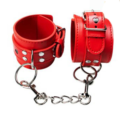 Джага-Джага наручники из эко-кожи с сердцами на цепочке с карабинами, 21 см (красные)