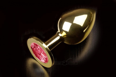 Пикантные штучки - Большая золотистая анальная пробка с ярким кристаллом, 9 см (рубиновый)