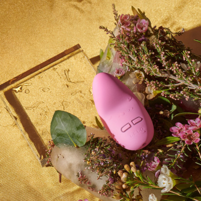 Lelo Lily 2 Pink - вибратор для клитора с ароматом розы и глицинии, 7.6 см 