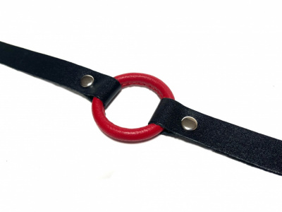 BDSM Арсенал кожаный кляп с кольцом, 4.5 см (красный)